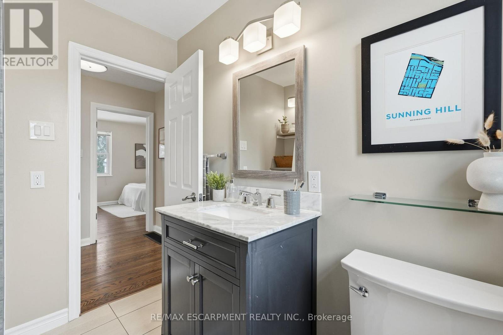 15 Mulock Avenue, Hamilton, ON - Indoor Photo Showing Bathroom