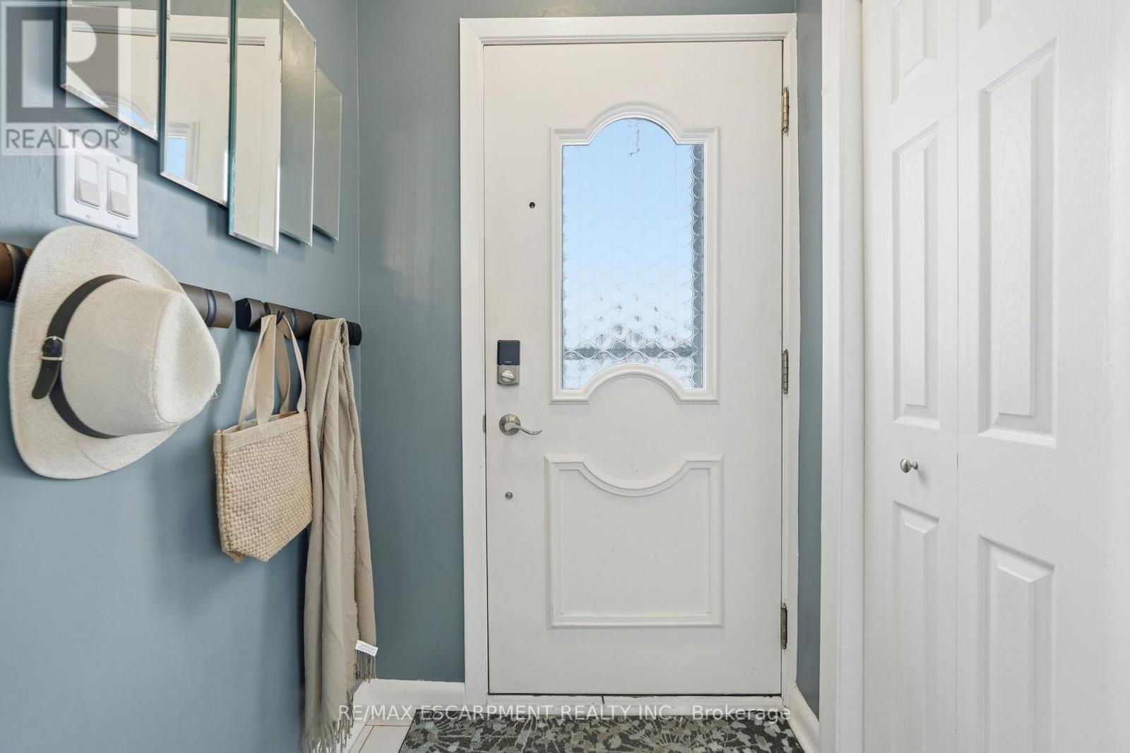 15 Mulock Avenue, Hamilton, ON - Indoor