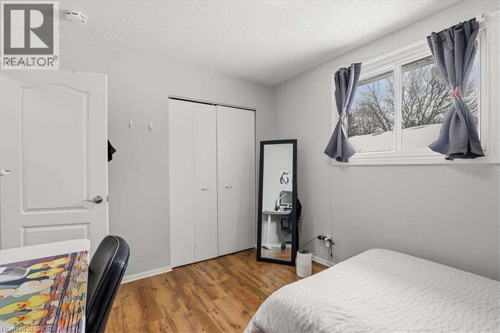 400 Midwood Crescent, Waterloo, ON - Indoor Photo Showing Bedroom