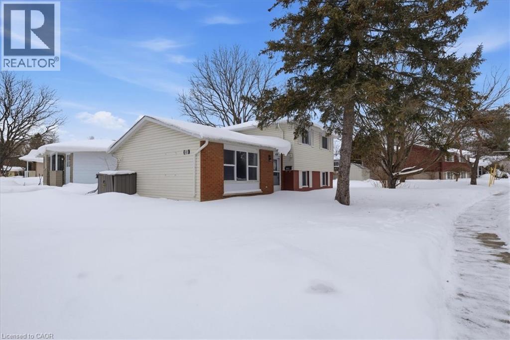 400 Midwood Crescent, Waterloo, ON - Outdoor