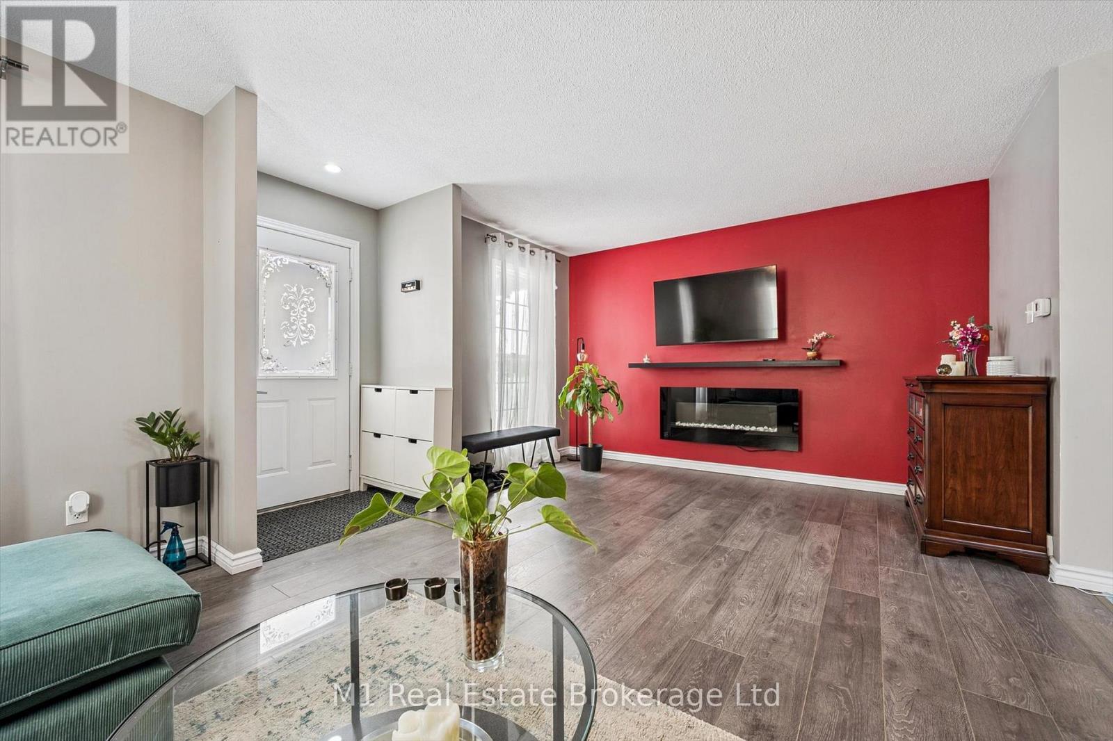668 Jacob Lane, Waterloo, ON - Indoor Photo Showing Living Room With Fireplace