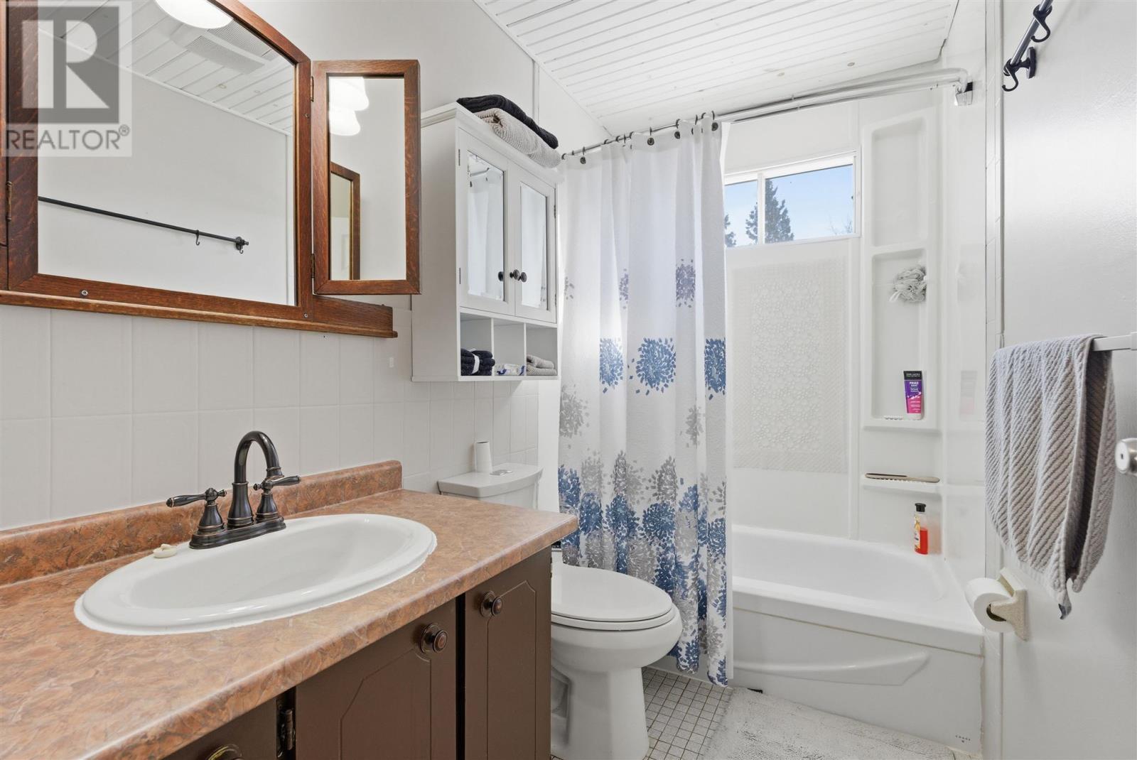 151 Youngfox Rd, Blind River, ON - Indoor Photo Showing Bathroom