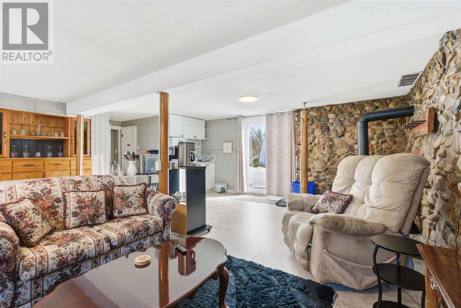 151 Youngfox Rd, Blind River, ON - Indoor Photo Showing Living Room