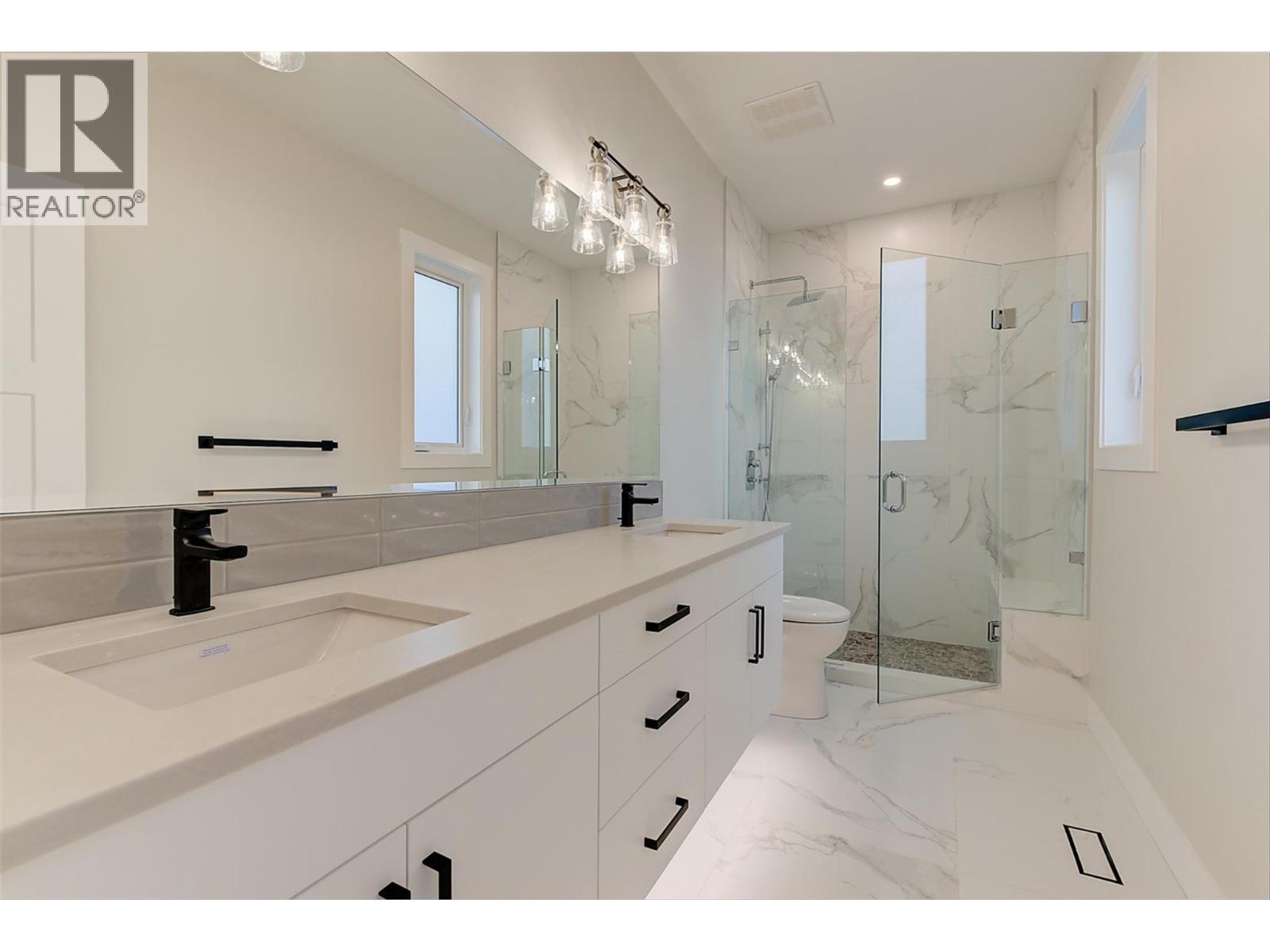 732 Coopland Crescent Unit# 4, Kelowna, BC - Indoor Photo Showing Bathroom