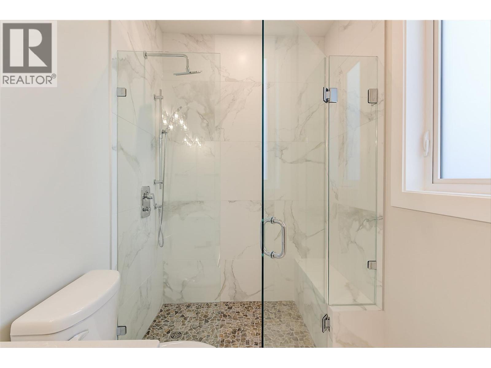 732 Coopland Crescent Unit# 4, Kelowna, BC - Indoor Photo Showing Bathroom