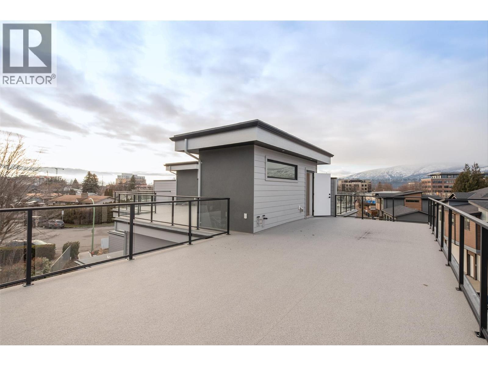 732 Coopland Crescent Unit# 4, Kelowna, BC - Outdoor With Exterior