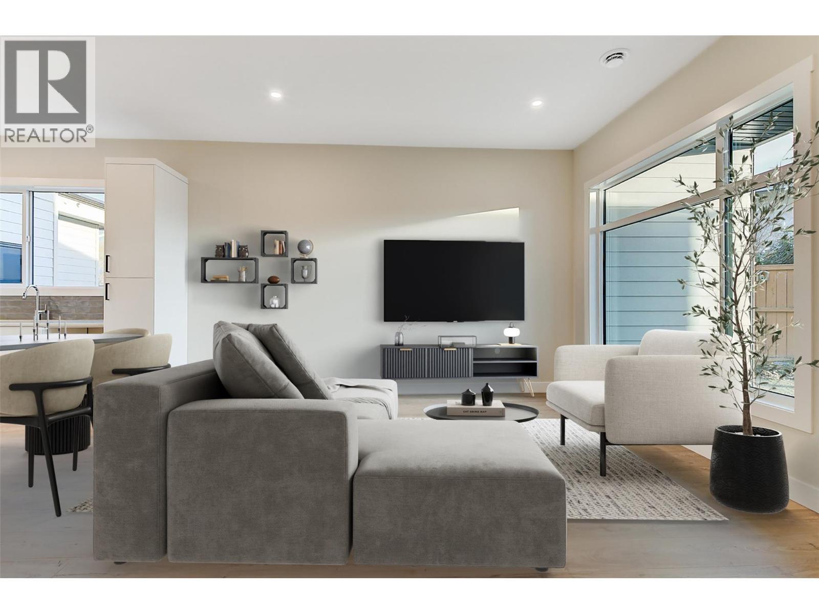 732 Coopland Crescent Unit# 4, Kelowna, BC - Indoor Photo Showing Living Room