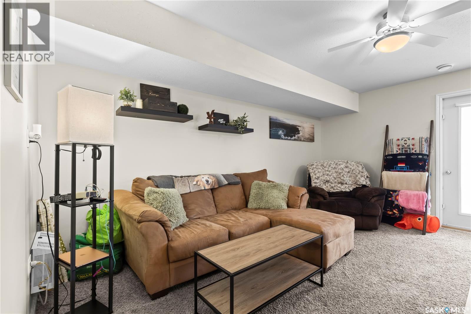 217 515 28Th Street E, Prince Albert, SK - Indoor Photo Showing Living Room