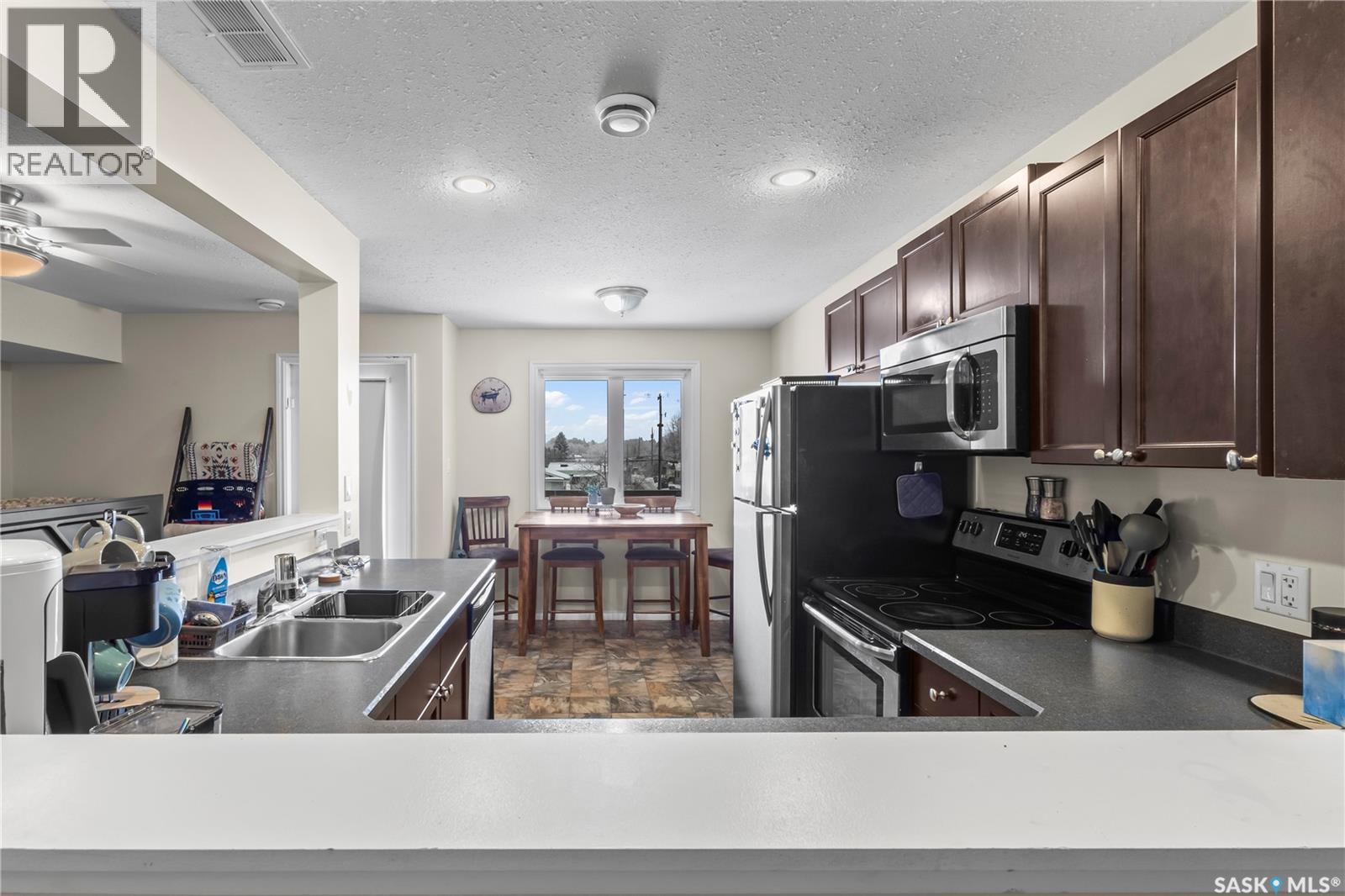 217 515 28Th Street E, Prince Albert, SK - Indoor Photo Showing Kitchen With Double Sink
