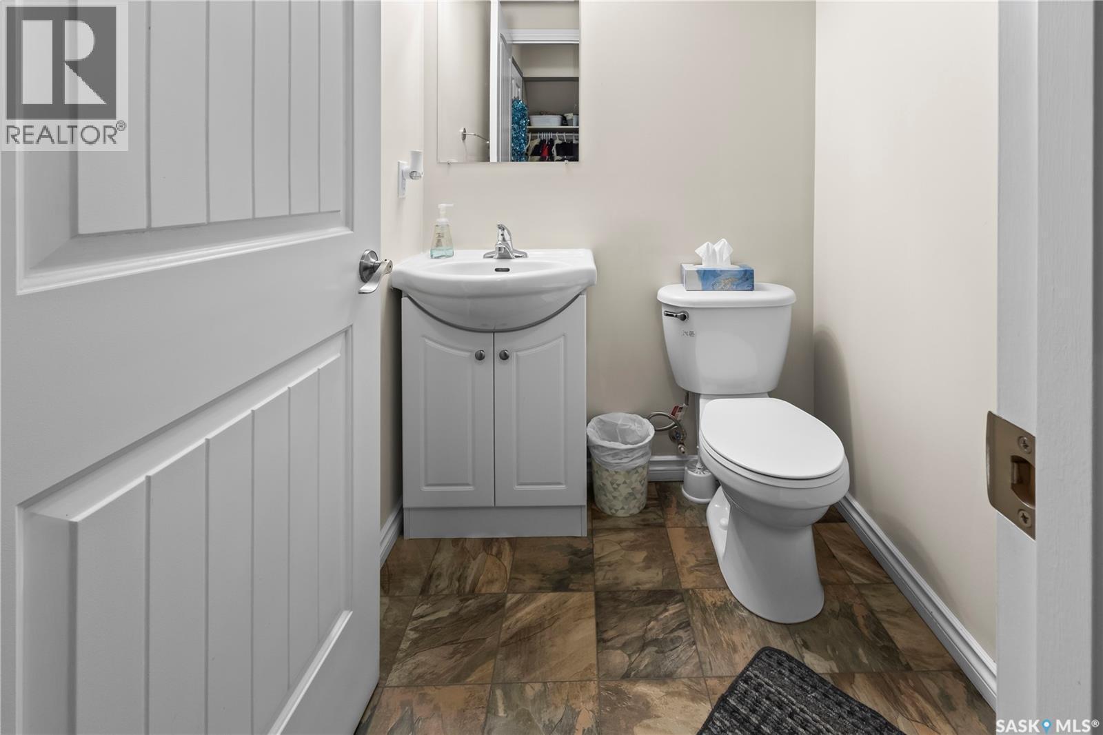 217 515 28Th Street E, Prince Albert, SK - Indoor Photo Showing Bathroom