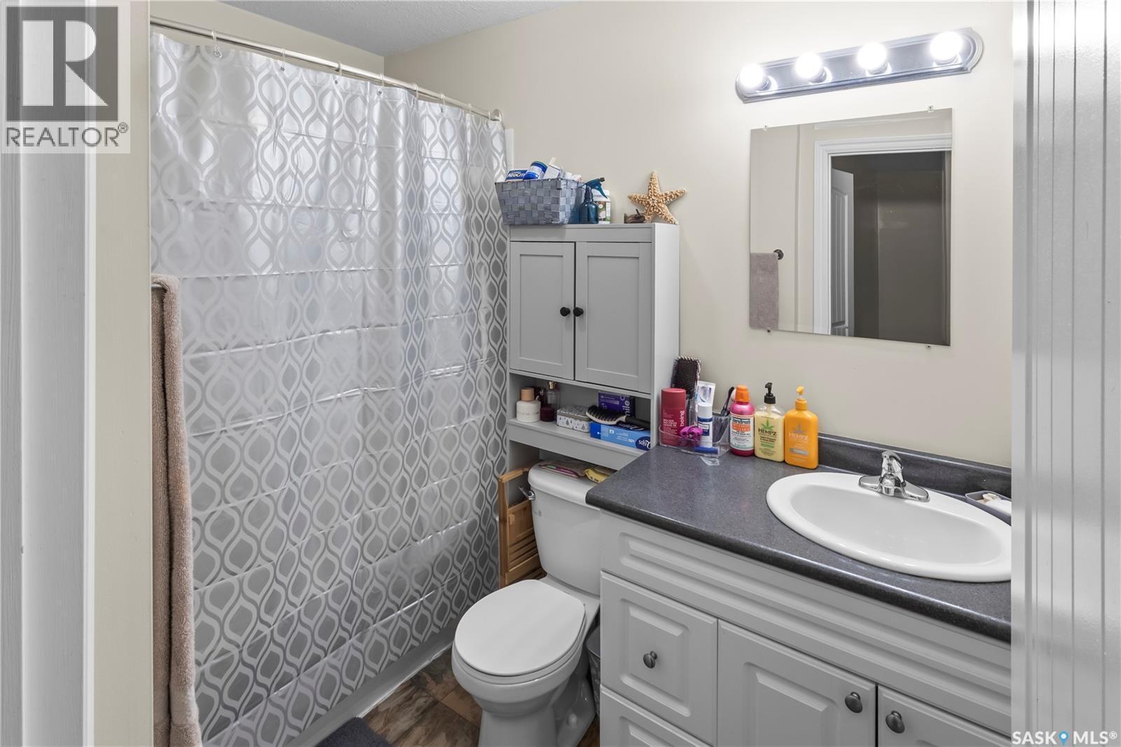 217 515 28Th Street E, Prince Albert, SK - Indoor Photo Showing Bathroom