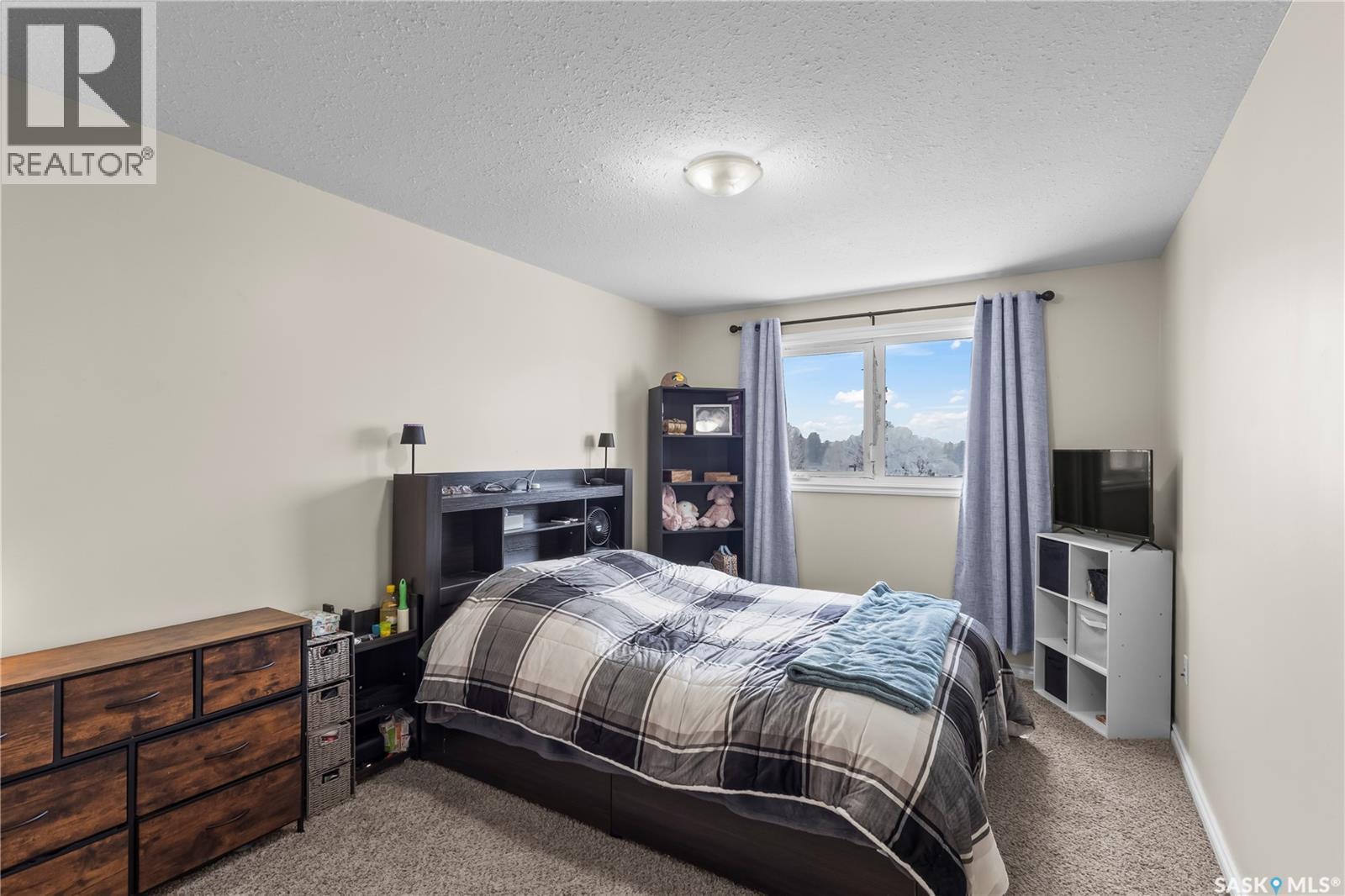 217 515 28Th Street E, Prince Albert, SK - Indoor Photo Showing Bedroom