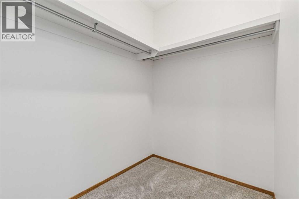 91 Edgehill Drive Nw, Calgary, AB - Indoor Photo Showing Other Room