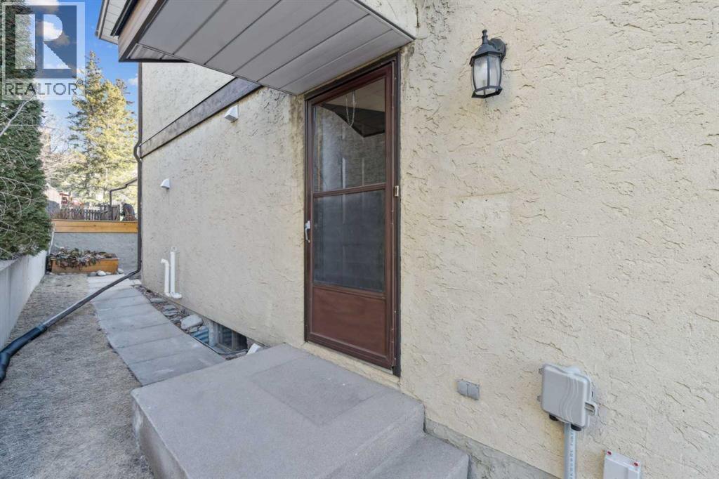 91 Edgehill Drive Nw, Calgary, AB - Outdoor