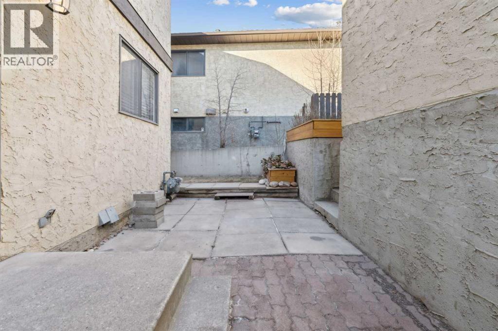 91 Edgehill Drive Nw, Calgary, AB - Outdoor