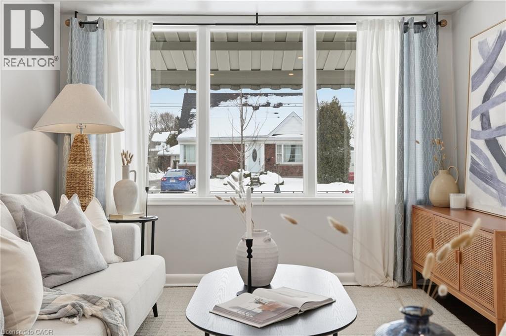 15 Mulock Avenue, Hamilton, ON - Indoor