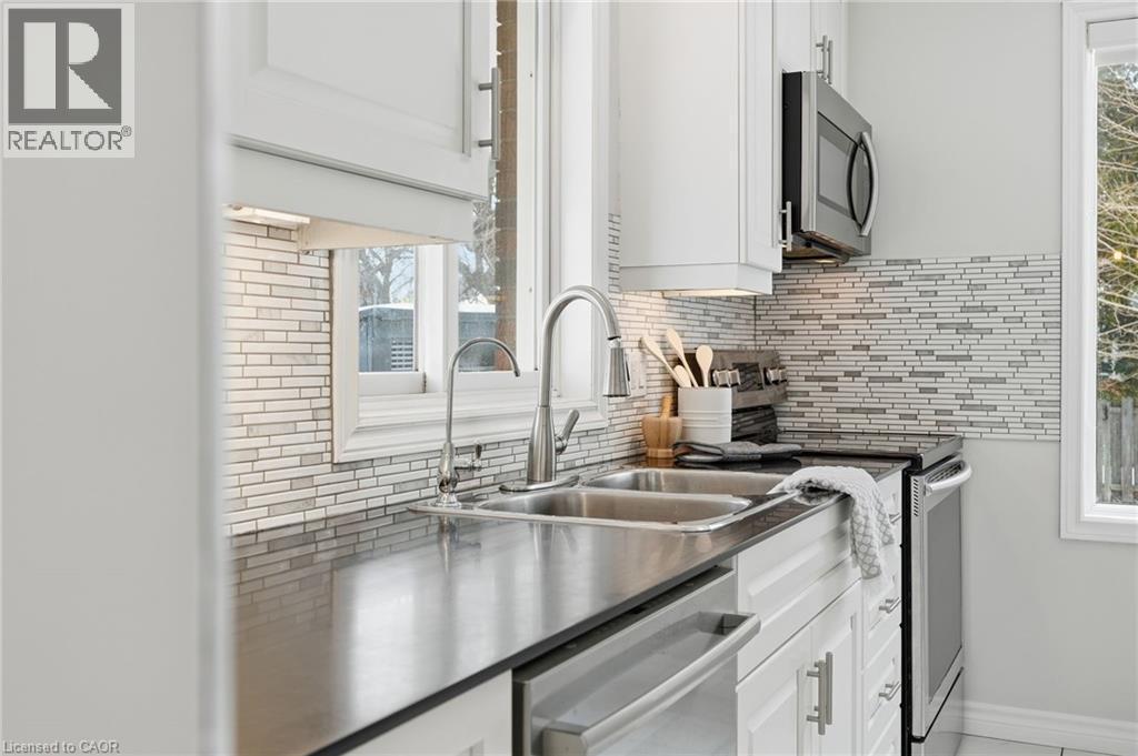 15 Mulock Avenue, Hamilton, ON - Indoor Photo Showing Kitchen With Double Sink With Upgraded Kitchen