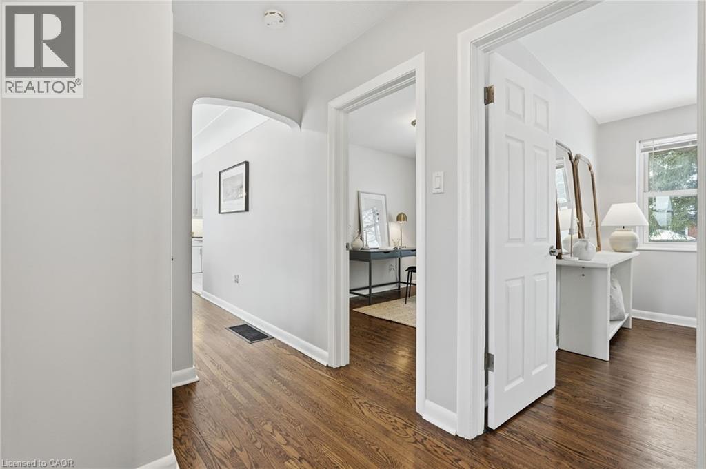 15 Mulock Avenue, Hamilton, ON - Indoor Photo Showing Other Room