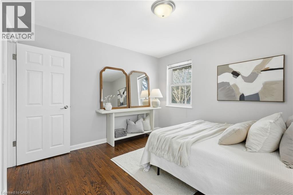 15 Mulock Avenue, Hamilton, ON - Indoor Photo Showing Bedroom