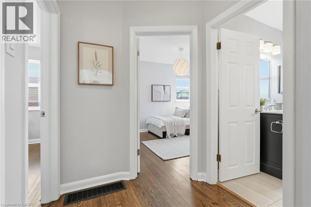 15 Mulock Avenue, Hamilton, ON - Indoor Photo Showing Other Room