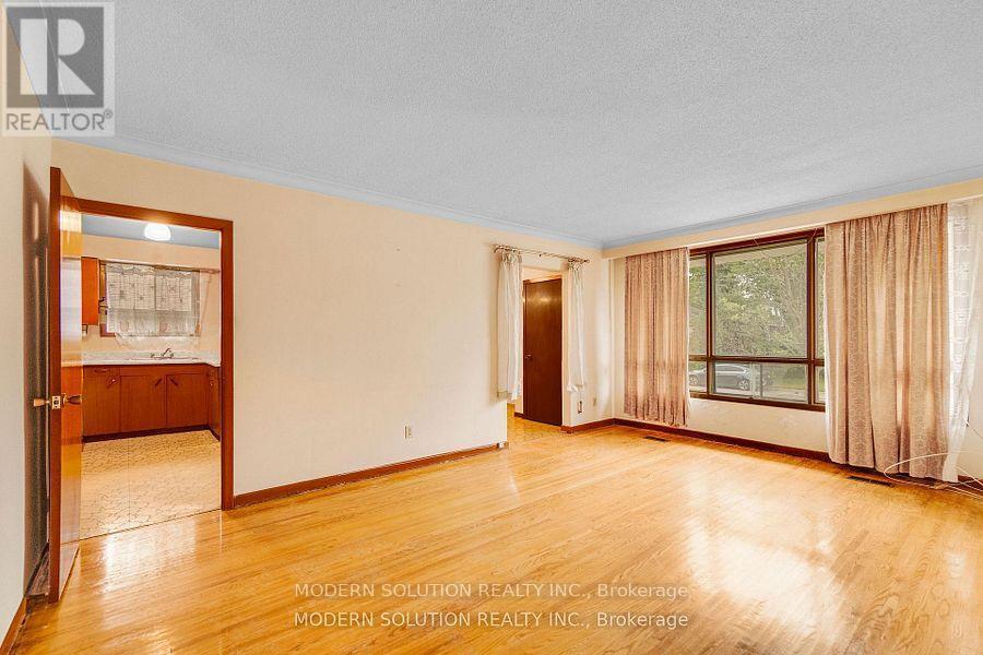 177 Eaglewood Boulevard, Mississauga, ON - Indoor Photo Showing Other Room
