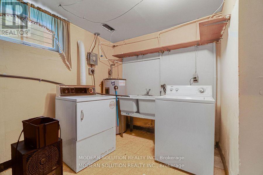 177 Eaglewood Boulevard, Mississauga, ON - Indoor Photo Showing Laundry Room