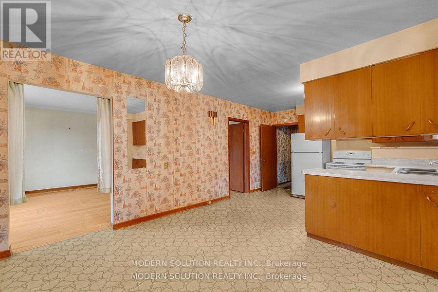 177 Eaglewood Boulevard, Mississauga, ON - Indoor Photo Showing Kitchen