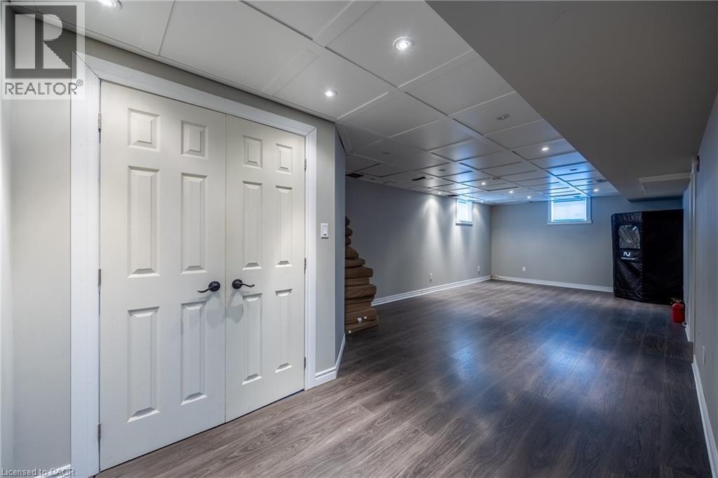 3 Kintyre Court, Caledonia, ON - Indoor