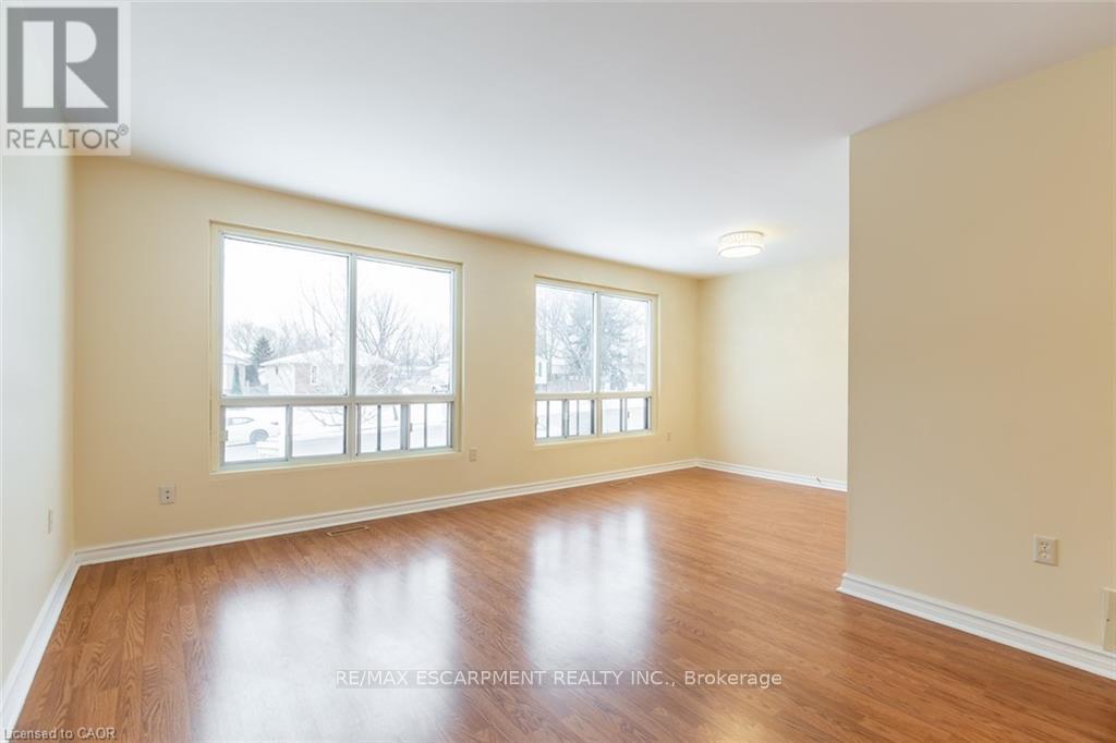 16 Garrow Drive, Hamilton, ON - Indoor Photo Showing Other Room