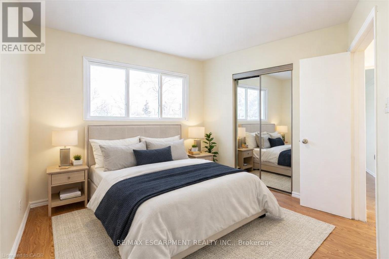 16 Garrow Drive, Hamilton, ON - Indoor Photo Showing Bedroom