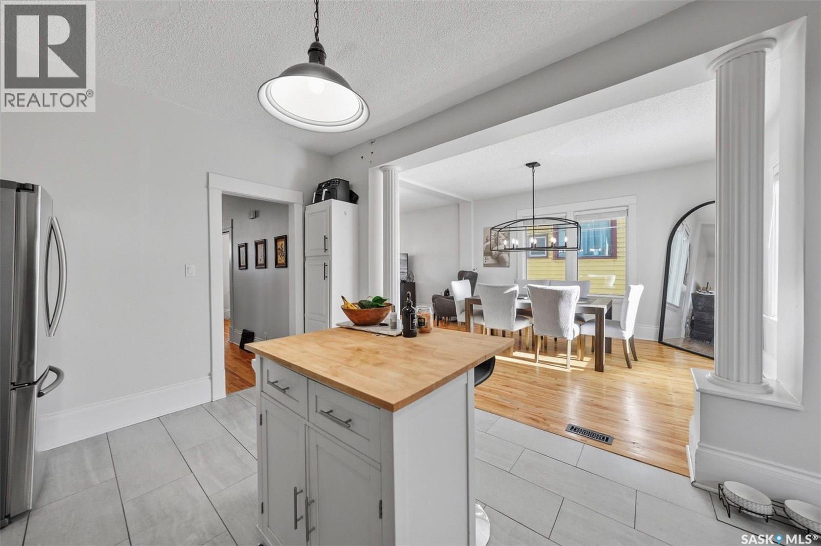 106 8Th Street E, Saskatoon, SK - Indoor