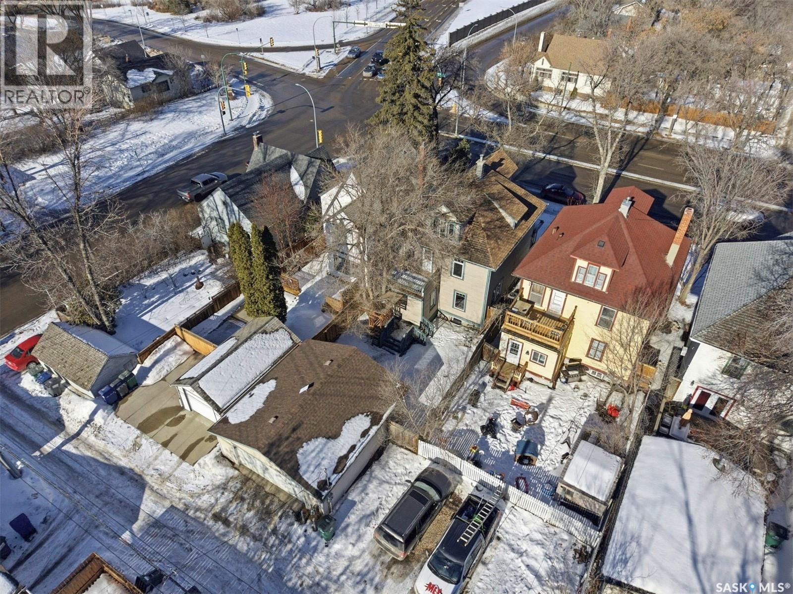 106 8Th Street E, Saskatoon, SK - Outdoor