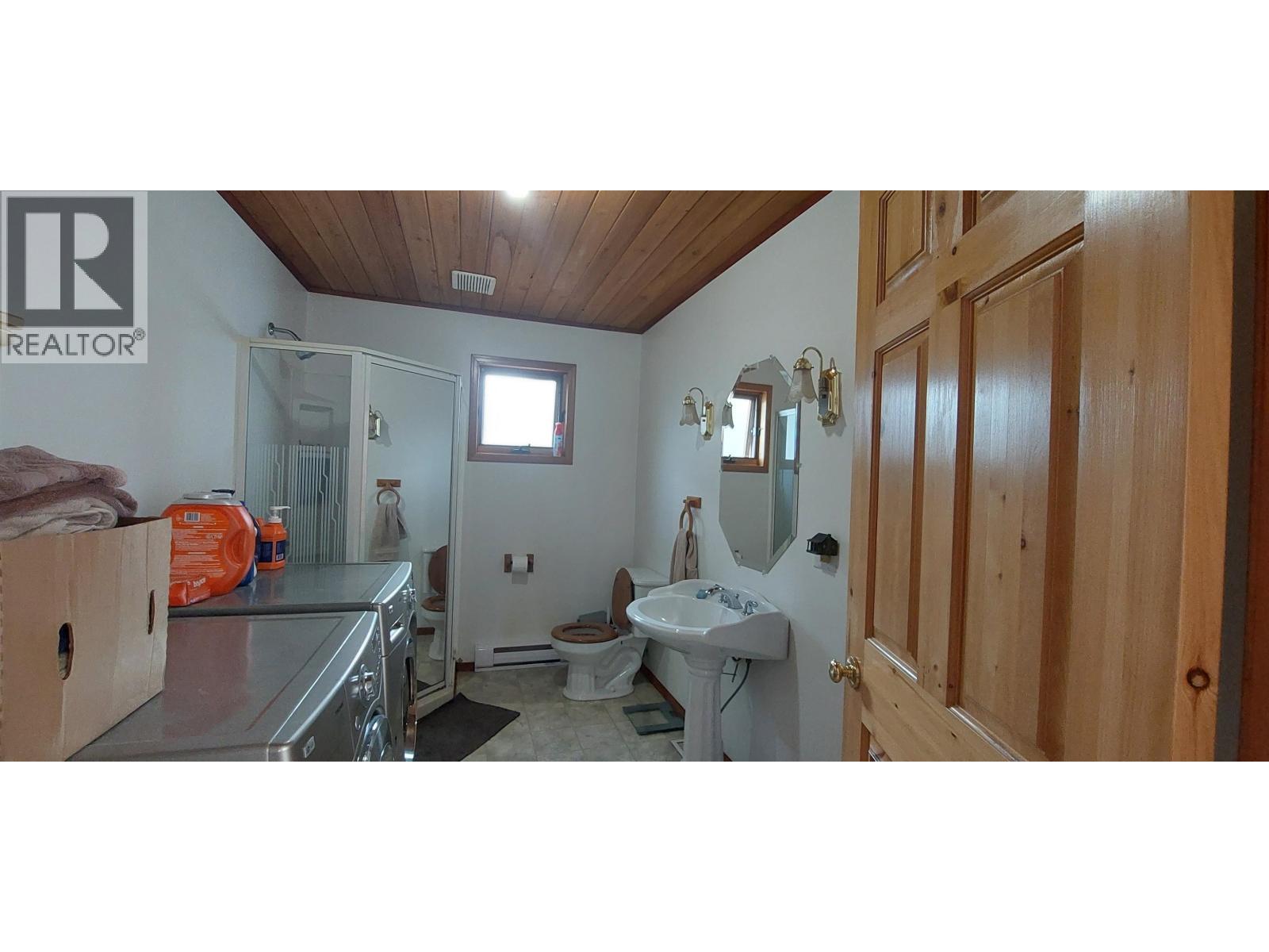 1910 Otter Road, Chilcotin, BC - Indoor