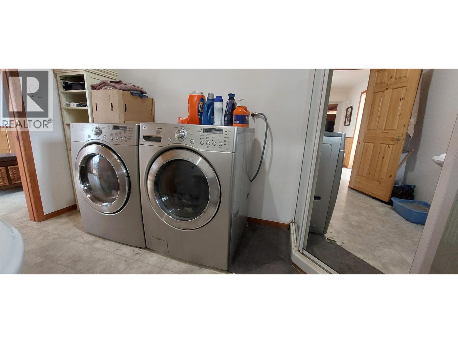 1910 Otter Road, Chilcotin, BC - Indoor Photo Showing Laundry Room