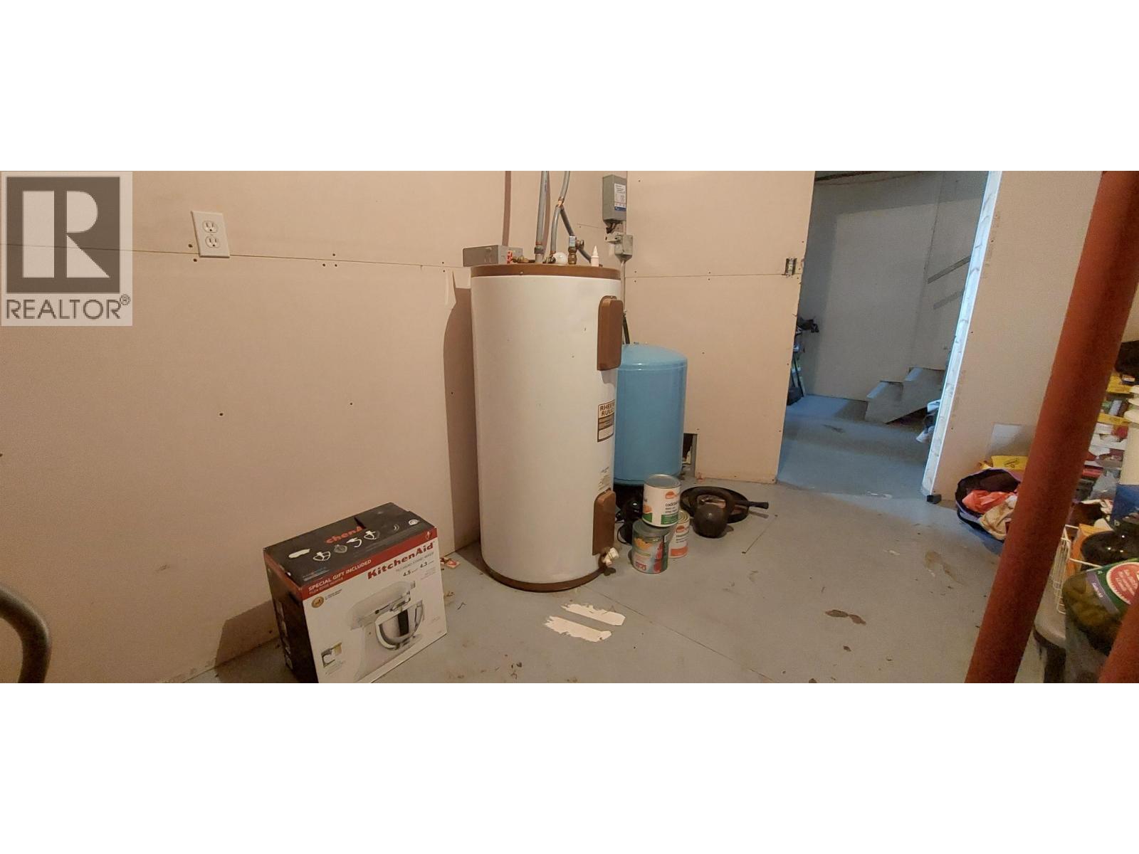 1910 Otter Road, Chilcotin, BC - Indoor