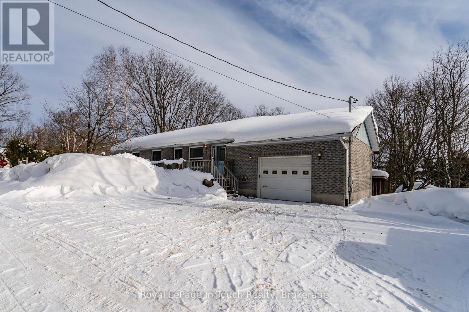 Raised Bungalow with Garage - 1 Logmoss Road, Tiny, ON - Outdoor