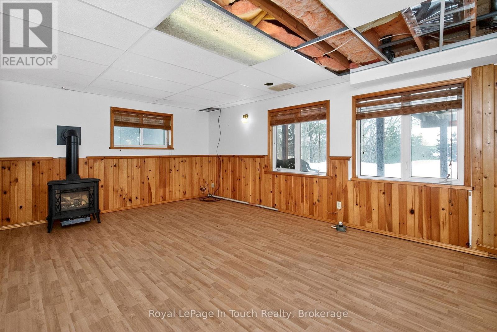 In Law Potential - 1 Logmoss Road, Tiny, ON - Indoor Photo Showing Other Room