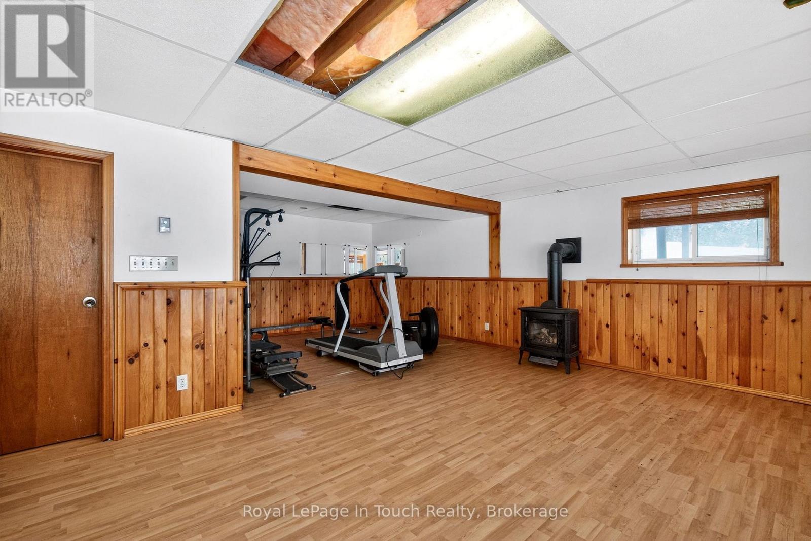 Gas Stove - 1 Logmoss Road, Tiny, ON - Indoor