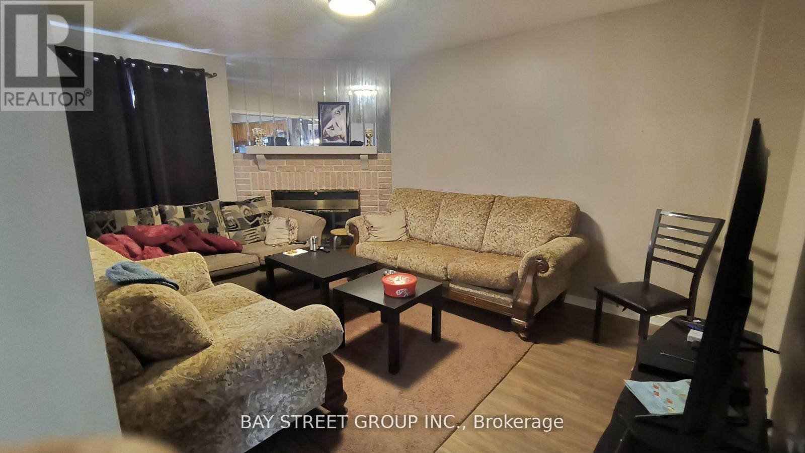 3503 Cherrington Crescent, Mississauga, ON - Indoor Photo Showing Living Room With Fireplace