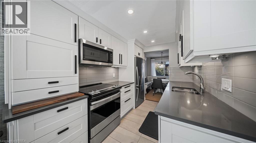 23 Freeman Crescent, Simcoe, ON - Indoor Photo Showing Kitchen With Double Sink With Upgraded Kitchen