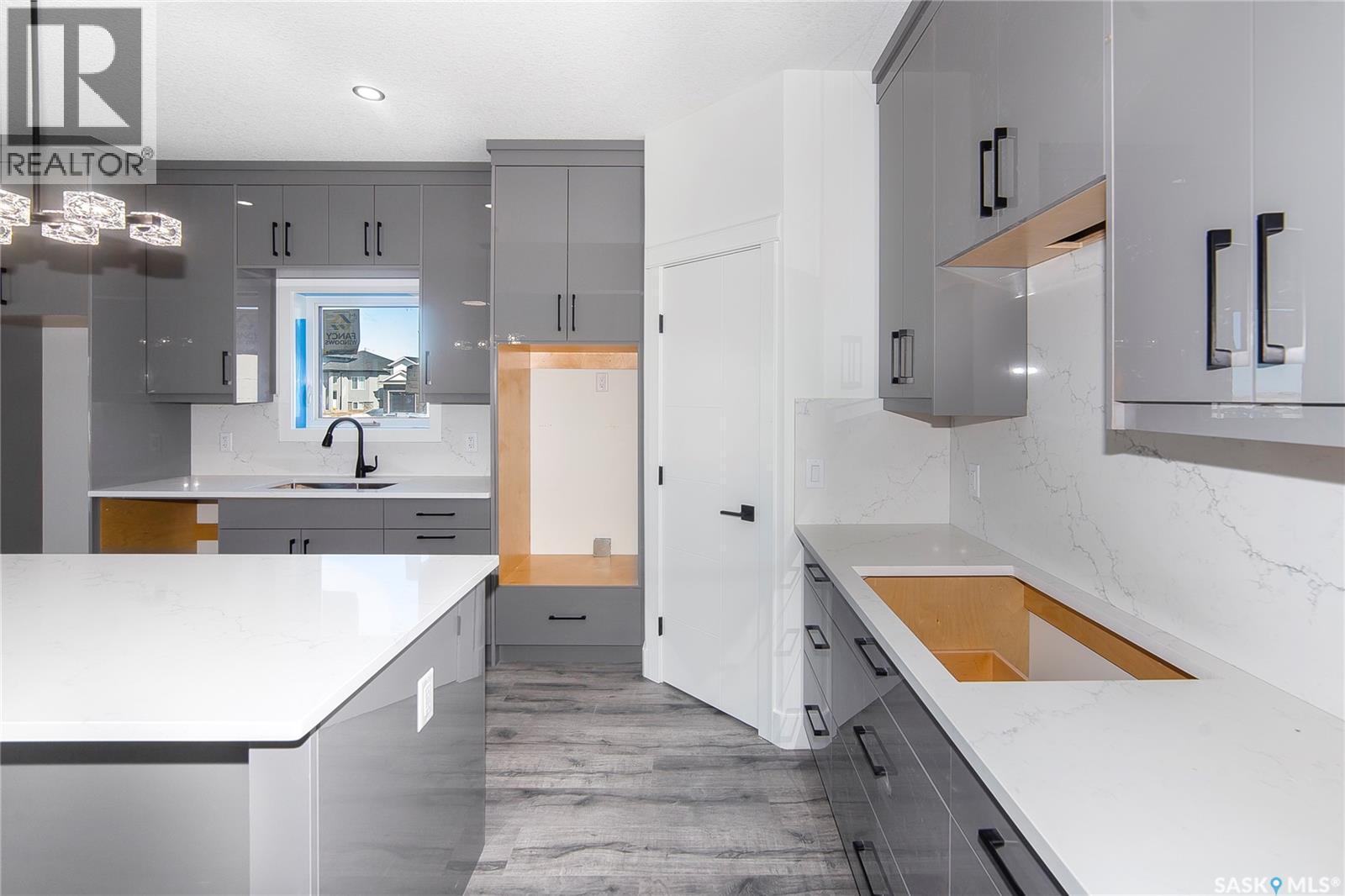447 Woolf Bend, Saskatoon, SK - Indoor Photo Showing Kitchen