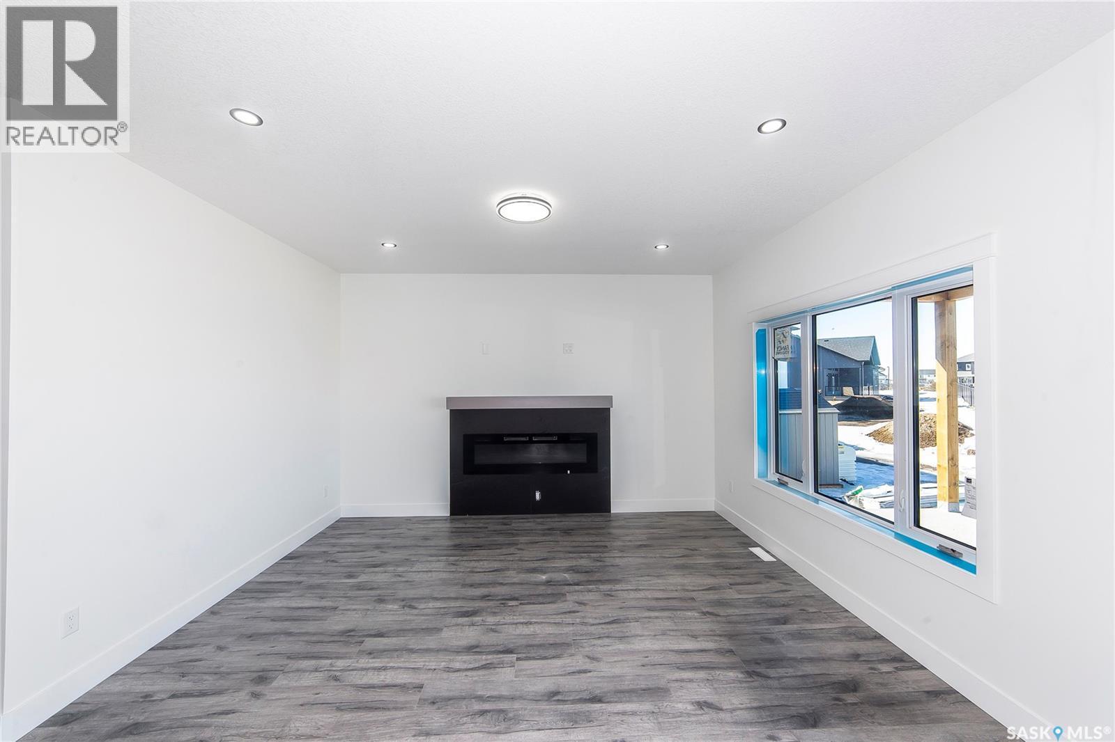 447 Woolf Bend, Saskatoon, SK - Indoor