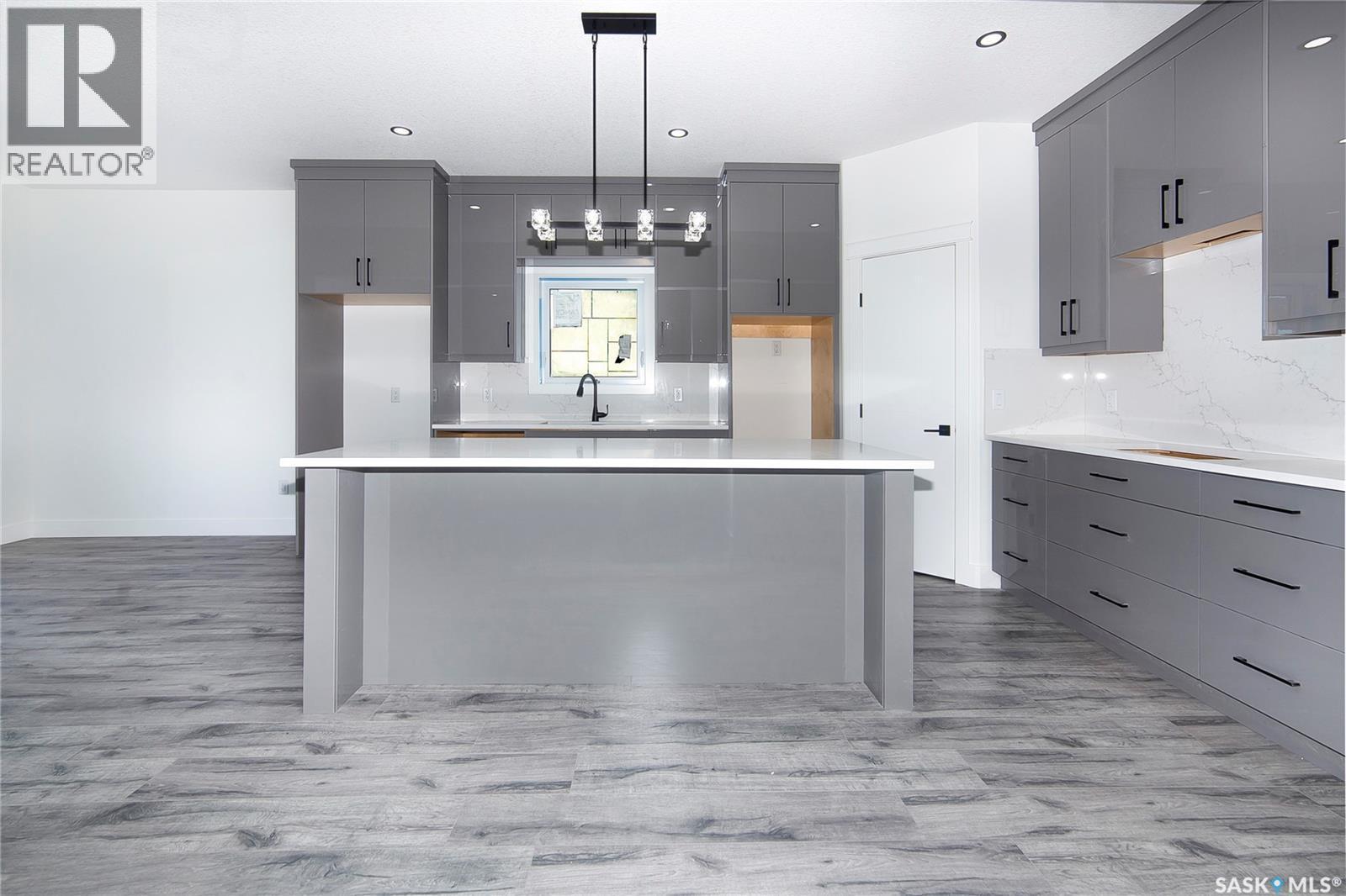 447 Woolf Bend, Saskatoon, SK - Indoor Photo Showing Kitchen With Upgraded Kitchen