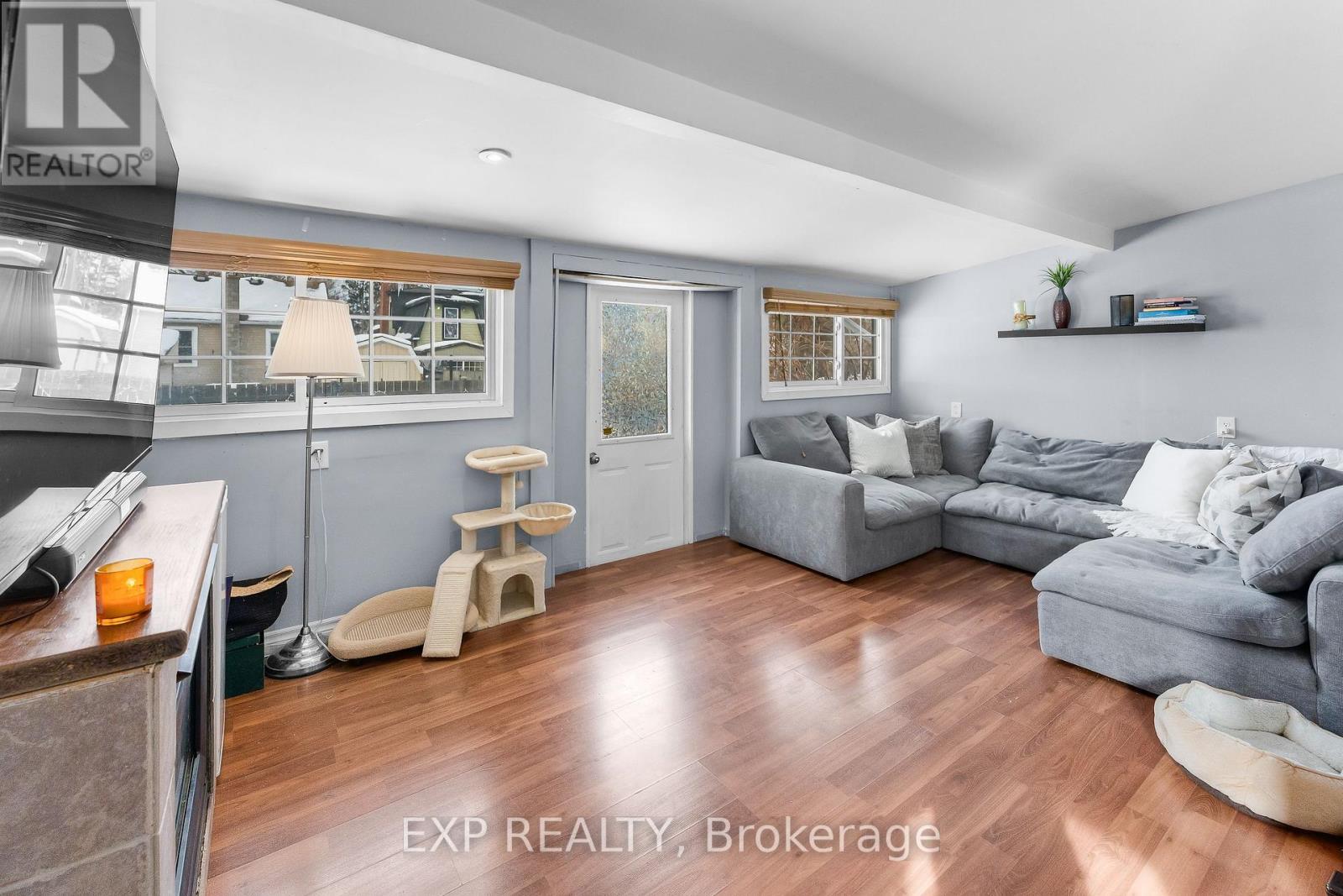 129 Beech Street, St. Catharines (Downtown), ON - Indoor Photo Showing Living Room