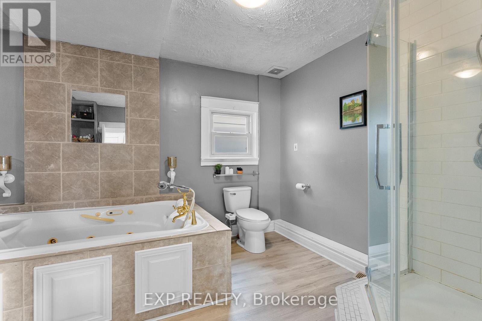 129 Beech Street, St. Catharines (Downtown), ON - Indoor Photo Showing Bathroom