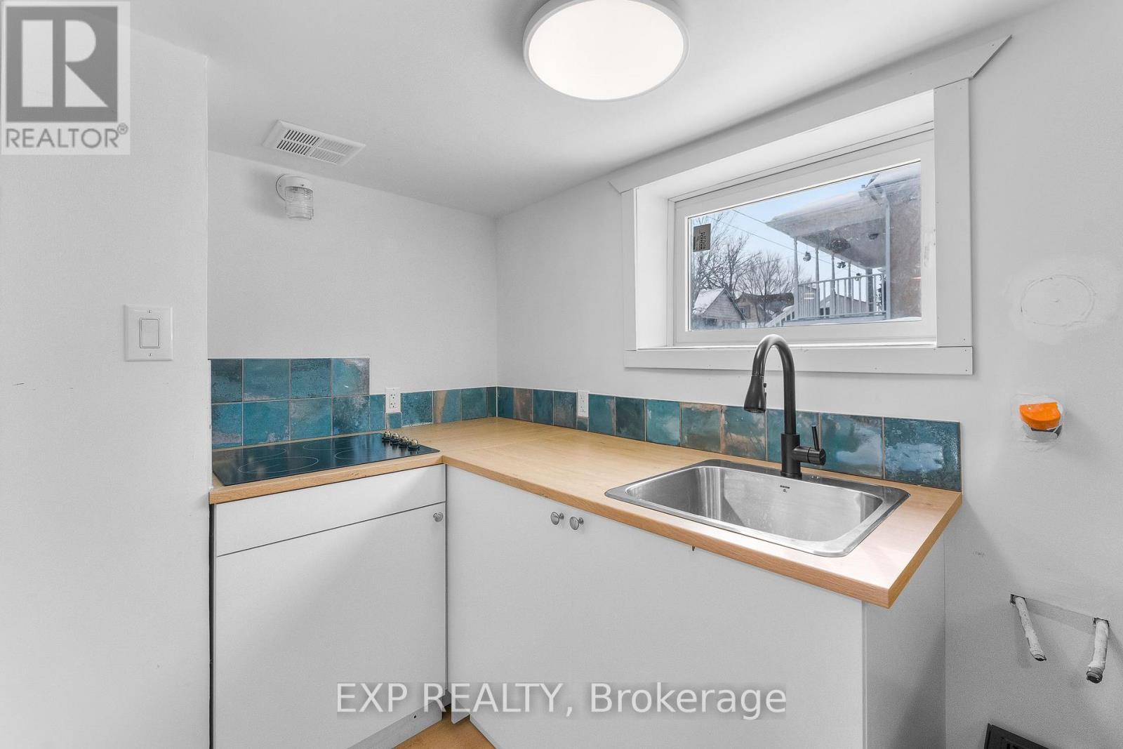 Kitchen 2 - 129 Beech Street, St. Catharines (Downtown), ON - Indoor Photo Showing Kitchen