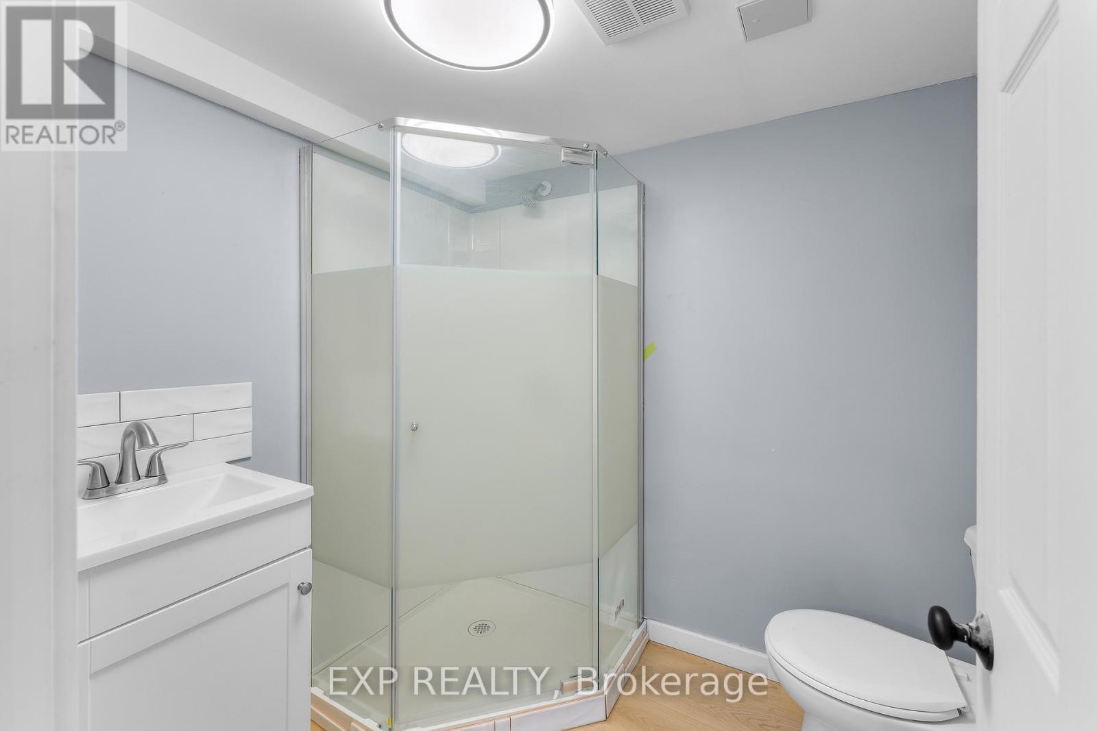 Bathroom 2 - 129 Beech Street, St. Catharines (Downtown), ON - Indoor Photo Showing Bathroom