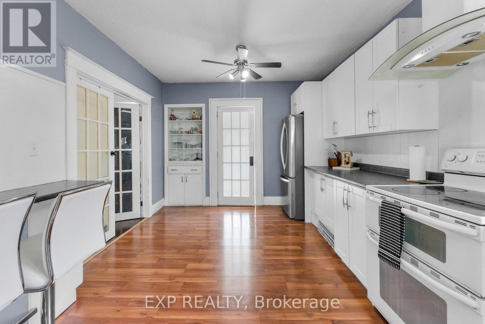 129 Beech Street, St. Catharines (Downtown), ON - Indoor Photo Showing Kitchen