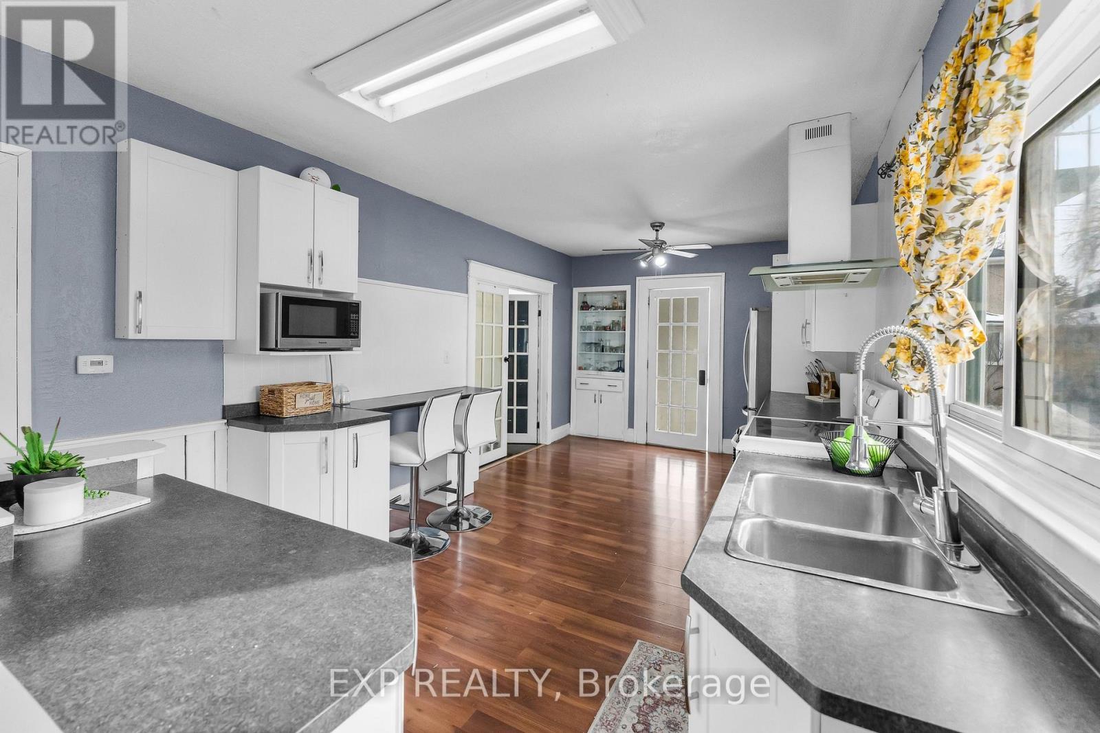 129 Beech Street, St. Catharines (Downtown), ON - Indoor Photo Showing Kitchen With Double Sink