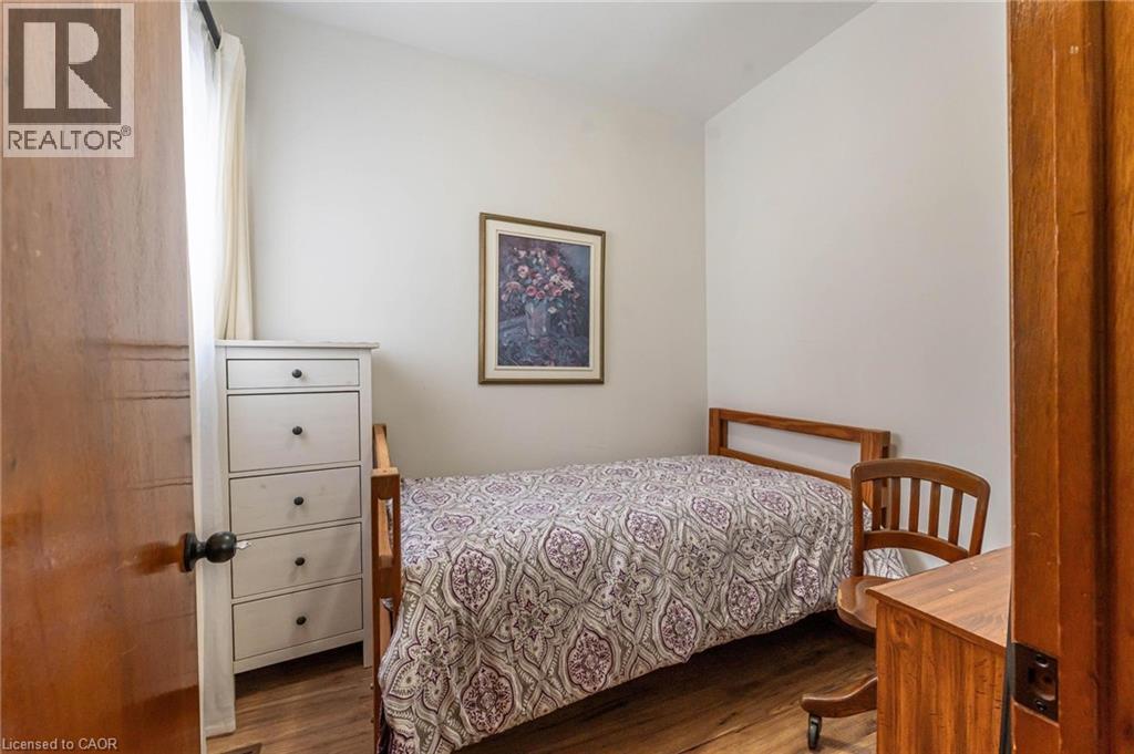 104 Mulberry Street, Hamilton, ON - Indoor Photo Showing Bedroom
